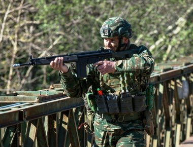 Εντυπωσιακή άσκηση Εθνοφυλάκων διατήρησης γέφυρας με την παρουσία του Διοικητή 1ης Στρατιάς (φωτό)